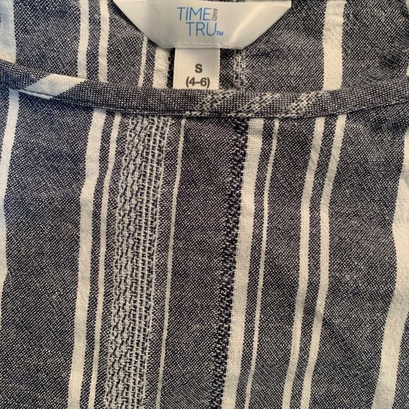 TIME AND TRU WOMEN'S GRAY/WHITE STRIPED SHORT SLEEVE TIE FRONT SHIRT SMALL (4-6) - Picture 2 of 4